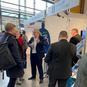 Foto: Besucher am Messestand von Keßler und BCS auf der BIM world MUNICH 2022